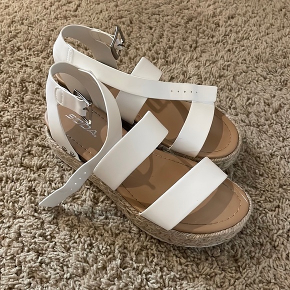 SODA White Wedgee - Picture 1 of 2